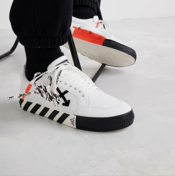 OFF- White Low Vulcanized Sneakers Size 39 Womens Mens